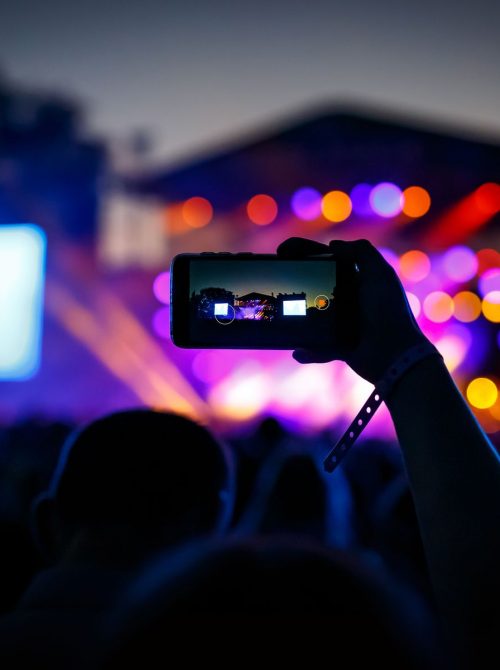Concert visitor shoots video on a smartphone